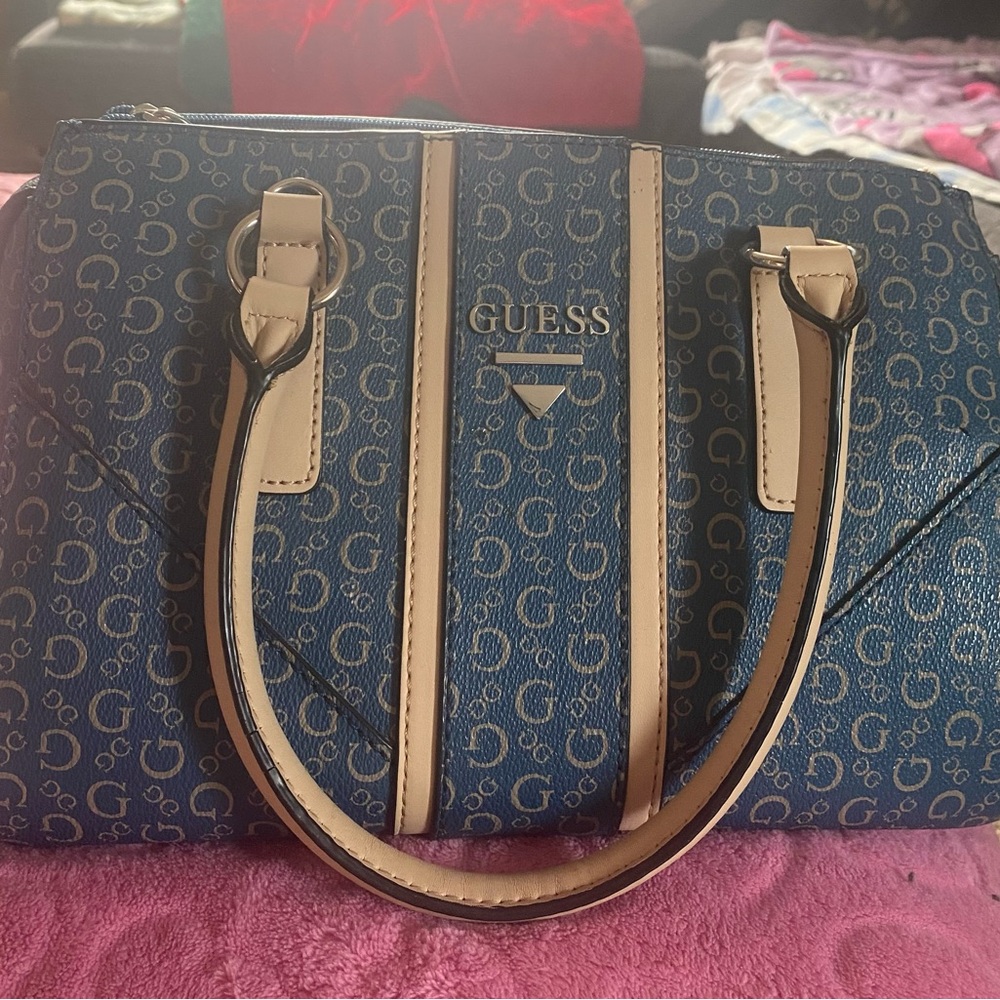 Brand newl guess purse